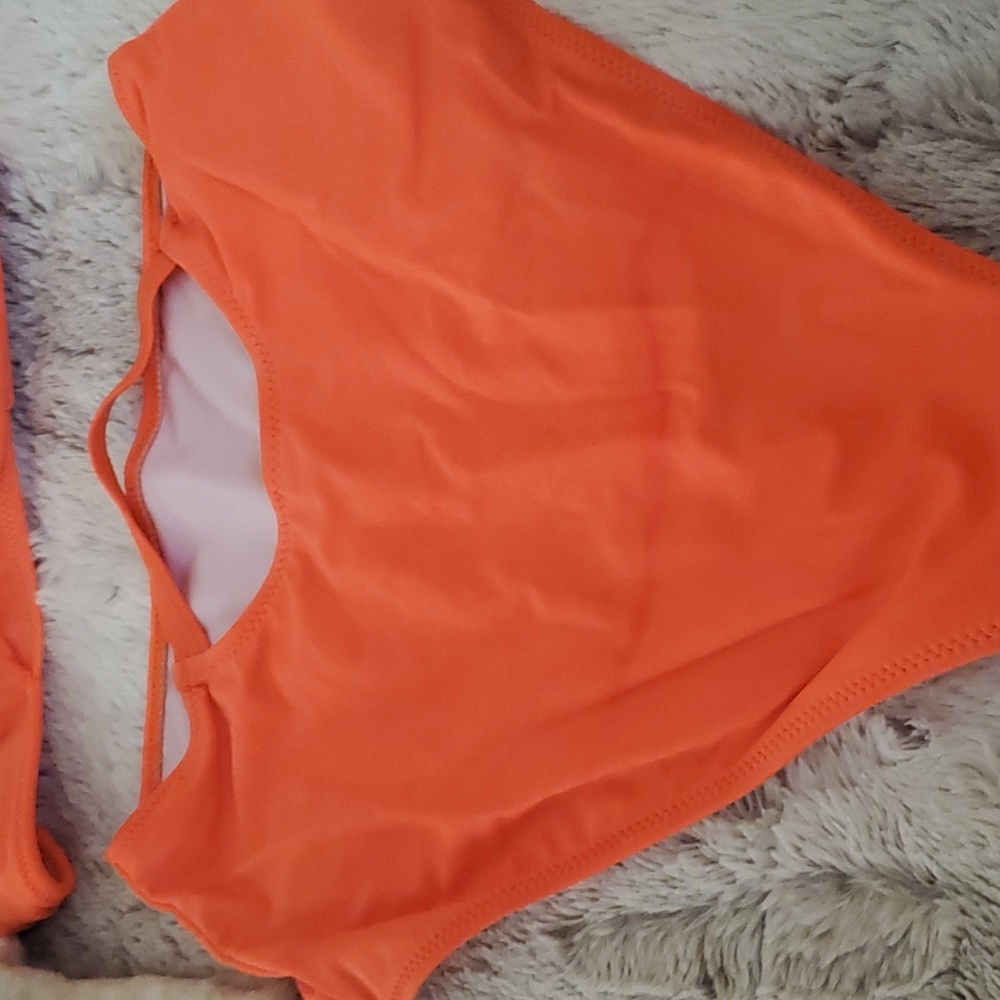 Swimsuit - Picture 3 of 5